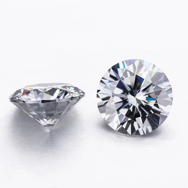 round moissanite stone 2