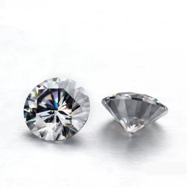 round moissanite stone 3