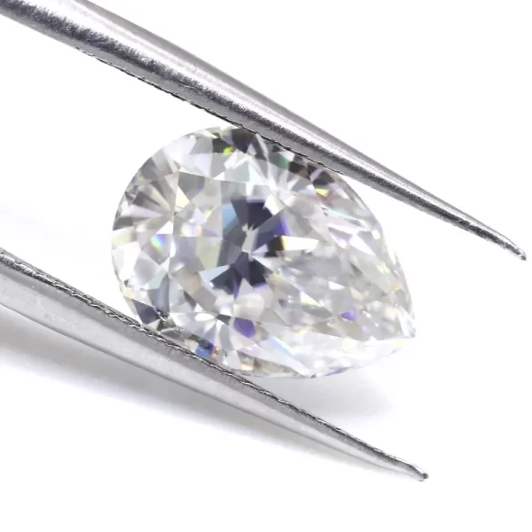 pear moissanite 4